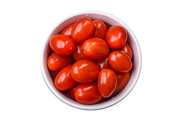 Tomates Cerises Fraîches Savoureuses Dans Bol Côtelé Blanc Sur Fond — Photo