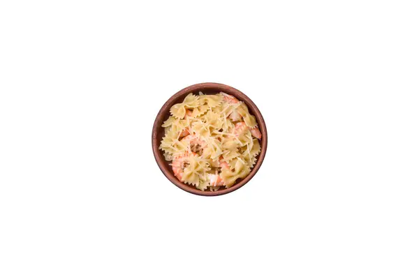 Heerlijke Farfalle Pasta Met Langoustine Garnalen Met Romige Saus Kaas — Stockfoto