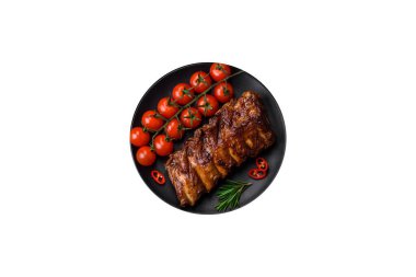 Sos, baharat ve çimento kaplı nefis ızgara domuz pirzolası.