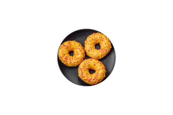Deliciosos Donuts Frescos Esmalte Amarelo Com Recheio Sabor Limão Fundo — Fotografia de Stock