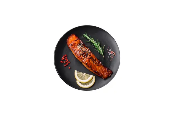 Köstlicher Gegrillter Roter Lachs Mit Sauce Sesam Gewürzen Und Kräutern — Stockfoto