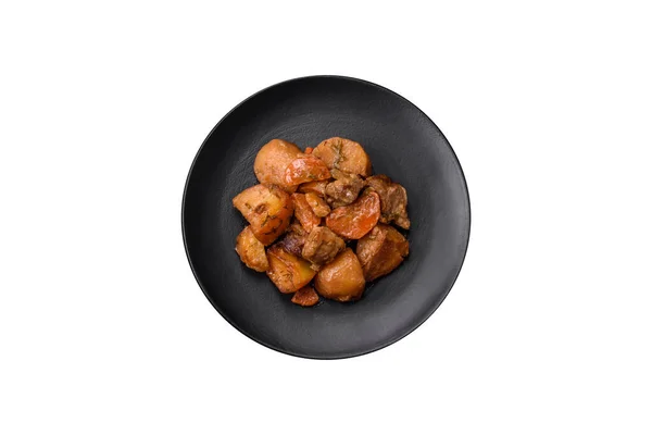 Köstlicher Frisch Gekochter Eintopf Mit Schweinefleisch Oder Rindfleisch Mit Kartoffeln — Stockfoto