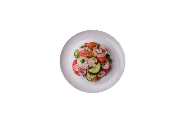 Salada Vegan Deliciosa Verduras Frescas Tomates Pepinos Rabanetes Com Sal — Fotografia de Stock