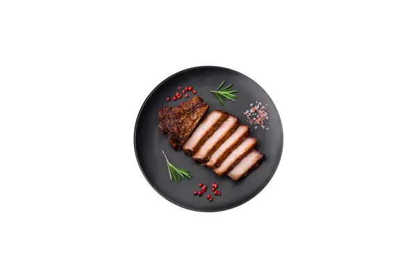 Délicieux Steak Porc Juteux Sur Avec Des Épices Des Herbes — Photo