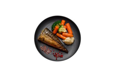 Tuzlu, baharatlı ve çimento kaplı lezzetli ızgara uskumrular.