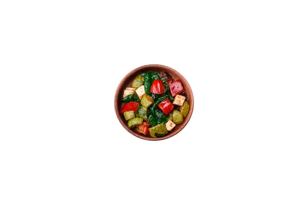 Lezzetli Taze Kabak Salatası Peynir Tatlı Biber Baharatlı Ispanak Çimento — Stok fotoğraf