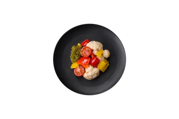 Köstlicher Frischer Salat Aus Brokkoli Blumenkohl Paprika Und Kirschtomaten Mit — Stockfoto
