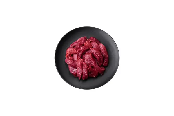 Saftiges Rohes Rindfleisch Mit Gewürzen Salz Und Kräutern Auf Dunklem — Stockfoto