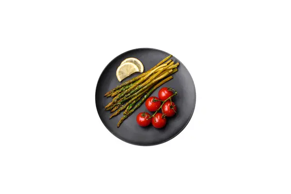 Heerlijk Voedzaam Ontbijt Bestaande Uit Asperges Tomaten Zout Specerijen Kruiden — Stockfoto