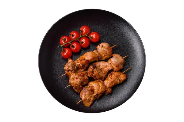Delicioso Kebab Pollo Cerdo Fresco Jugoso Brochetas Con Sal Especias —  Fotos de Stock