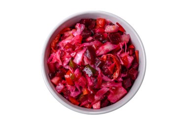 Vinaigrette, haşlanmış sebzeli geleneksel Ukrayna pancar salatası, salatalık turşusu, ekşi lahana, zeytinyağı ve yeşil bezelye konservesi. Vejetaryen sağlıklı akşam yemeği