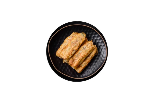 卷心菜配牛肉 米饭和蔬菜 有肉的卷心菜叶子 — 图库照片