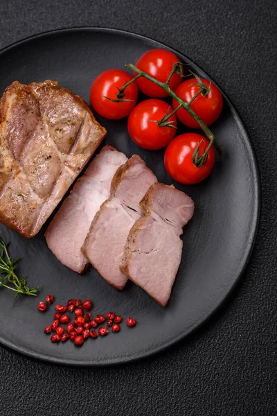 Köstliche Saftige Schweine Oder Rindersteak Auf Dem Grill Mit Salz — Stockfoto