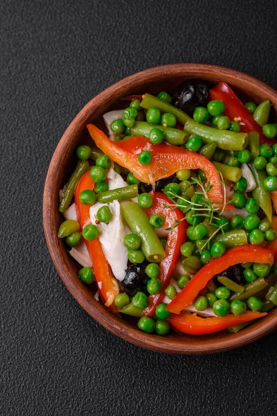 Köstlicher Frischer Salat Aus Grünen Bohnen Erbsen Paprika Und Käse — Stockfoto