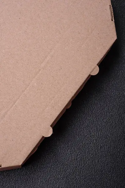 Lezzetli Pizza Teslimatı Için Boş Karton Dikdörtgen Kahverengi Kutu Paket — Stok fotoğraf