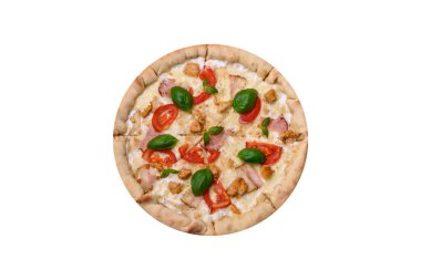 Tavuklu, domatesli, peynirli, pastırmalı, tuzlu, baharatlı ve koyu beton arkaplanlı lezzetli bir pizza.