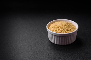 Lezzetli bir yemek için hamur hamurlu orzo makarna. Akdeniz mutfağı