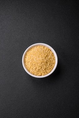 Lezzetli bir yemek için hamur hamurlu orzo makarna. Akdeniz mutfağı