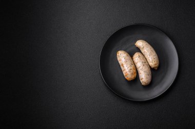 Sosisler sebze proteinleri seitan etsiz soya buğdayları klasik vejetaryen ya da vejetaryen aperatifler masada sağlıklı yemek atıştırmalıkları yemeye hazır.