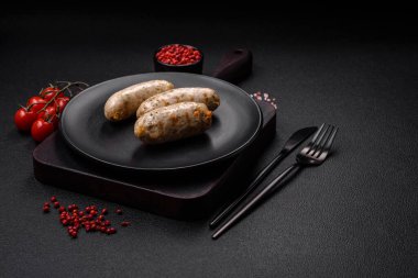 Sosisler sebze proteinleri seitan etsiz soya buğdayları klasik vejetaryen ya da vejetaryen aperatifler masada sağlıklı yemek atıştırmalıkları yemeye hazır.