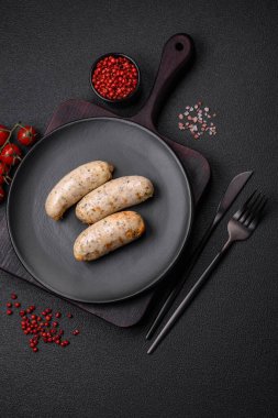 Sosisler sebze proteinleri seitan etsiz soya buğdayları klasik vejetaryen ya da vejetaryen aperatifler masada sağlıklı yemek atıştırmalıkları yemeye hazır.