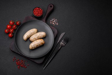 Sosisler sebze proteinleri seitan etsiz soya buğdayları klasik vejetaryen ya da vejetaryen aperatifler masada sağlıklı yemek atıştırmalıkları yemeye hazır.