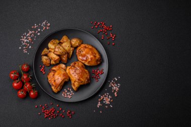 Tuzlu, baharatlı ve çimento kaplı lezzetli tavuk kebabı.