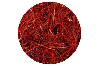 Koyu bir arka planda kırmızı ince acı biber iplikleri. Asya yemeklerini süslemek için