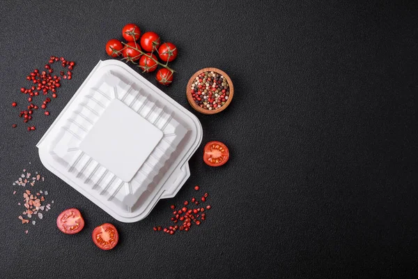 Recipiente Cuadrado Plástico Cartón Color Blanco Para Alimentos Sobre Fondo Imagen de archivo