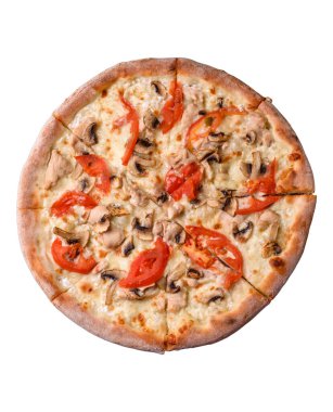 Tavuklu, domatesli, peynirli, tuzlu ve soslu leziz pizza.