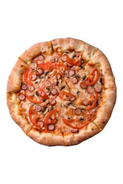 Tavuklu, domatesli, peynirli, tuzlu ve soslu leziz pizza.