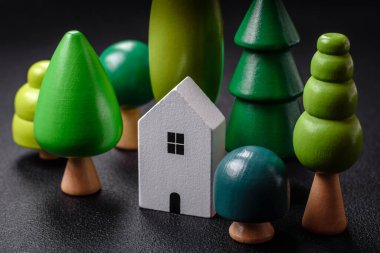 Kendi evinize yatırım yapmak ve gayrimenkul almak için küçük ahşap bir ev. Fikrin için arka plan