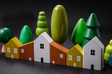 Kendi evinize yatırım yapmak ve gayrimenkul almak için küçük ahşap bir ev. Fikrin için arka plan