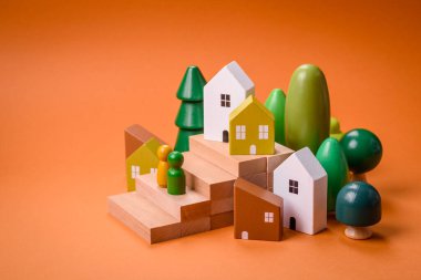 Kendi evinize yatırım yapmak ve gayrimenkul almak için küçük ahşap bir ev. Fikrin için arka plan