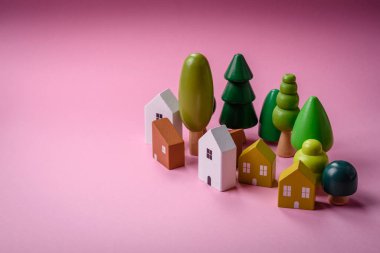 Kendi evinize yatırım yapmak ve gayrimenkul almak için küçük ahşap bir ev. Fikrin için arka plan