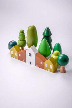 Kendi evinize yatırım yapmak ve gayrimenkul almak için küçük ahşap bir ev. Fikrin için arka plan