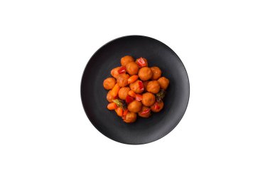 Sebzeli, tuzlu, baharatlı ve çimento kaplı lezzetli patates topları.