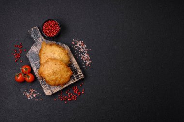 Patatesten, etten, havuçtan, tuzlu soğandan, baharattan ve çimentodan yapılmış lezzetli çıtır gözlemeler.