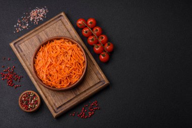 Baharatlı ve çimento kaplı baharatlı Kore havucu. Asya yemekleri