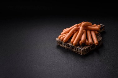 Tuzlu, baharatlı ve çimento kaplı lezzetli vejetaryen sosisleri.