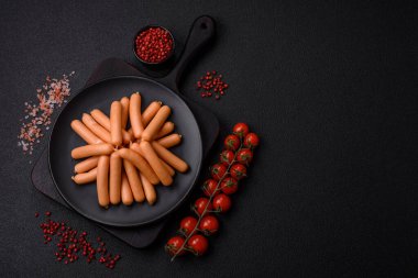 Tuzlu, baharatlı ve çimento kaplı lezzetli vejetaryen ya da vejetaryen sosisleri.