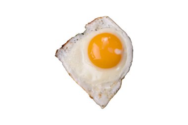 Yağda yumurta, sosis, tuzlu buğulanmış sebze, baharat ve çimento kaplı otlarla nefis besleyici bir kahvaltı.