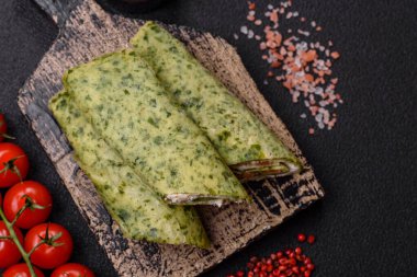 Ispanaklı, somonlu, Philadelphia peynirli, tuzlu, baharatlı ve çimento kaplı nefis ev yapımı krepler.