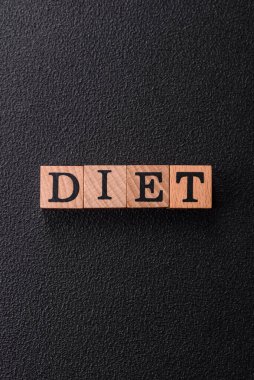 Yazıt Diyet tahta küpleri, beslenme ve sağlıklı yaşam tarzı sorunları için kopyalama alanı olan kavramsal arka plan