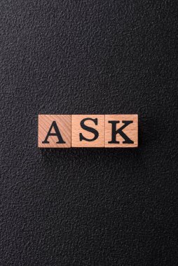 Sorular ve geribildirim için metin ASK tahta küpleri, kopya alanı ile kavram arkaplanı