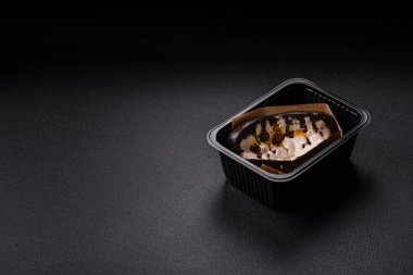 Brioche ekmekli sandviç, biftek, stracciatello ve vitello tonato soslu.