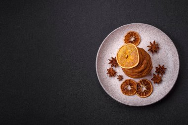 Koyu dokulu İsviçre kremalı puf böreğinden yapılmış tatlı bir çörek.