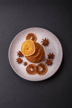 Koyu dokulu İsviçre kremalı puf böreğinden yapılmış tatlı bir çörek.