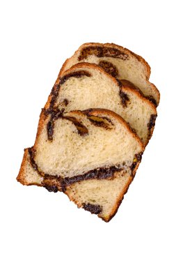 Aile ziyafeti ve çay partisi için koyu beton arka planda haşhaşlı kek.