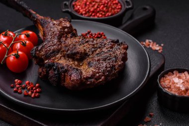 Izgara wagyu bifteği, tuzlu, baharatlı ve çimento kaplı.